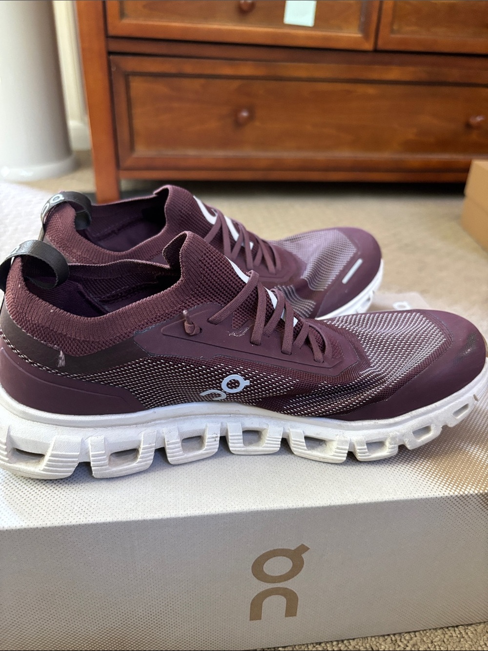 On Running Cloud versa women Running Shoes - mulberry white 8.5 - Picture 6 of 10